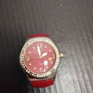 Elegant Red Quartz Women's Watch